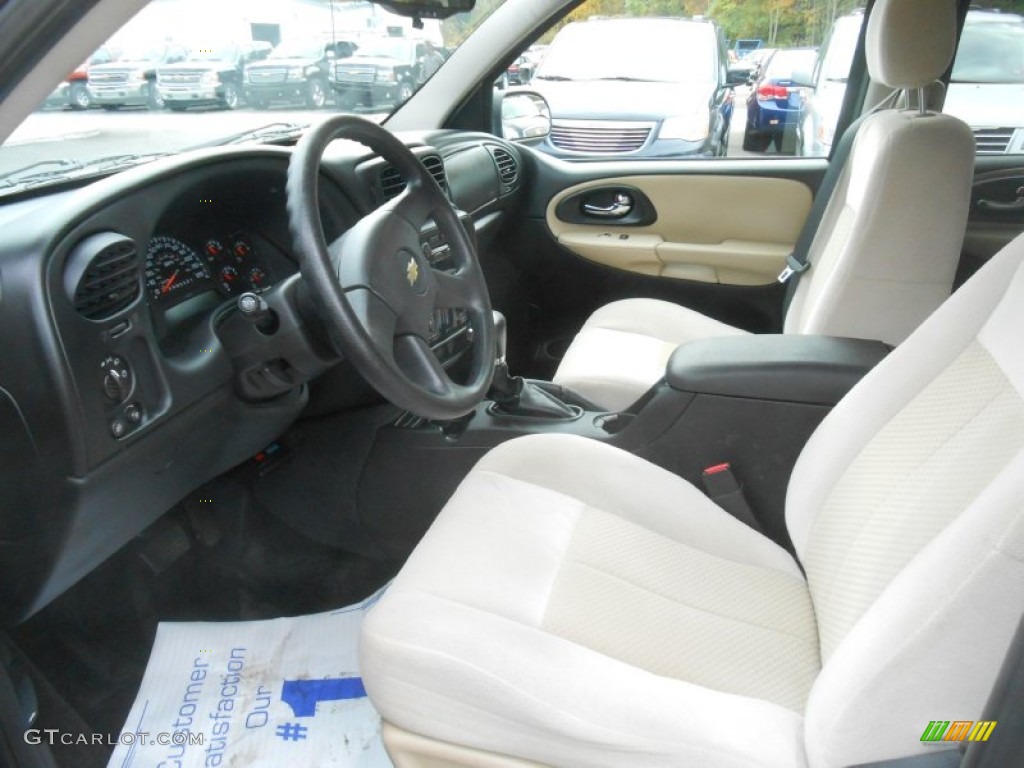 2007 Chevrolet TrailBlazer LS 4x4 Front Seat Photo #71725084