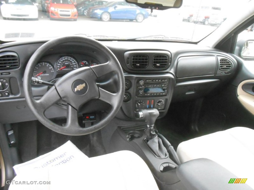2007 Chevrolet TrailBlazer LS 4x4 Light Cashmere/Ebony Dashboard Photo #71725105