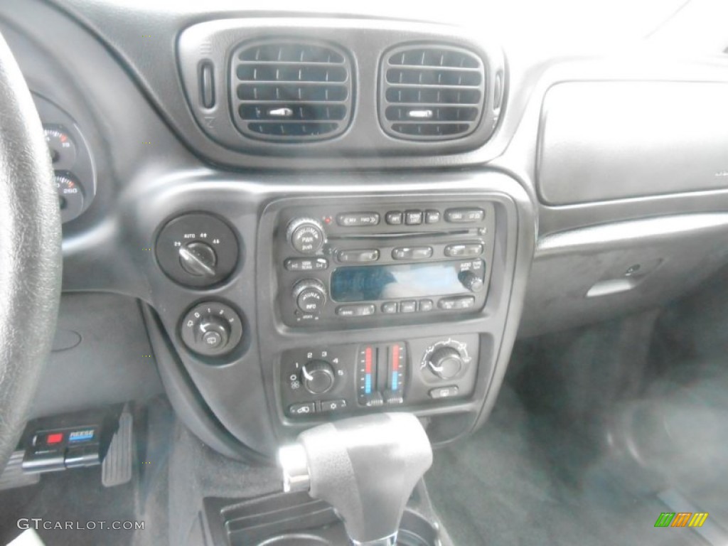 2007 Chevrolet TrailBlazer LS 4x4 Controls Photo #71725120