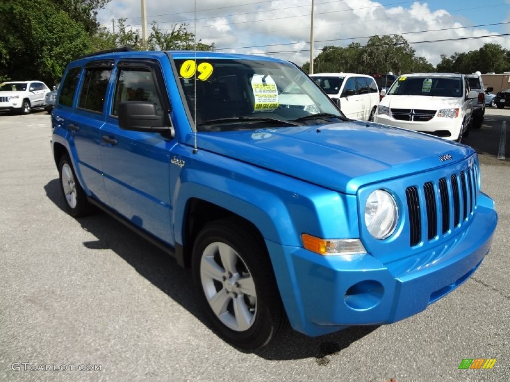 2009 Patriot Sport - Surf Blue Pearl / Dark Slate Gray/Medium Slate Gray photo #11