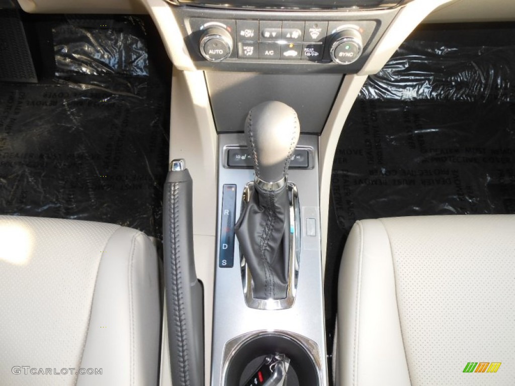 2013 ILX 2.0L Technology - Bellanova White Pearl / Parchment photo #17