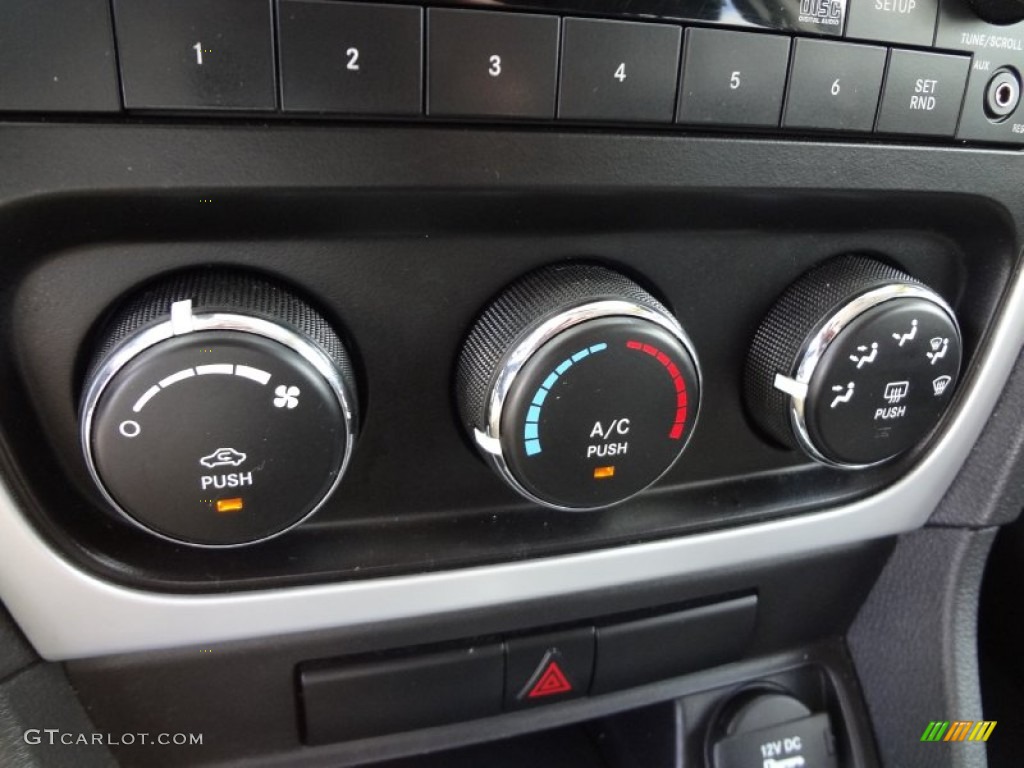 2010 Dodge Caliber SXT Controls Photo #71727101