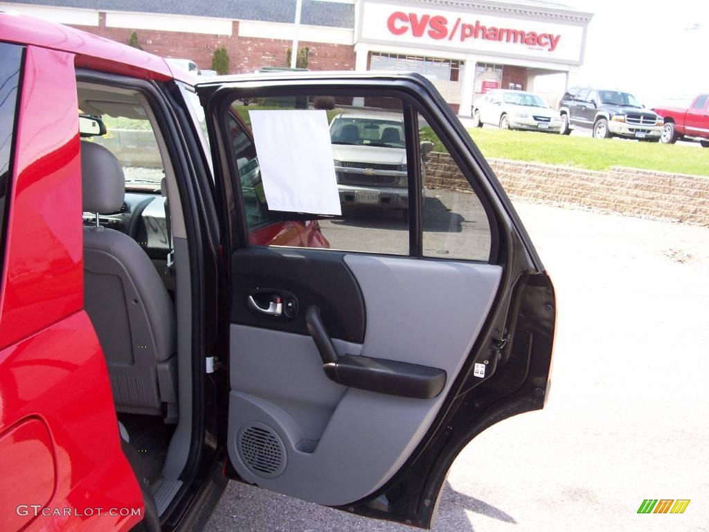 2005 VUE AWD - Chili Pepper Red / Gray photo #21