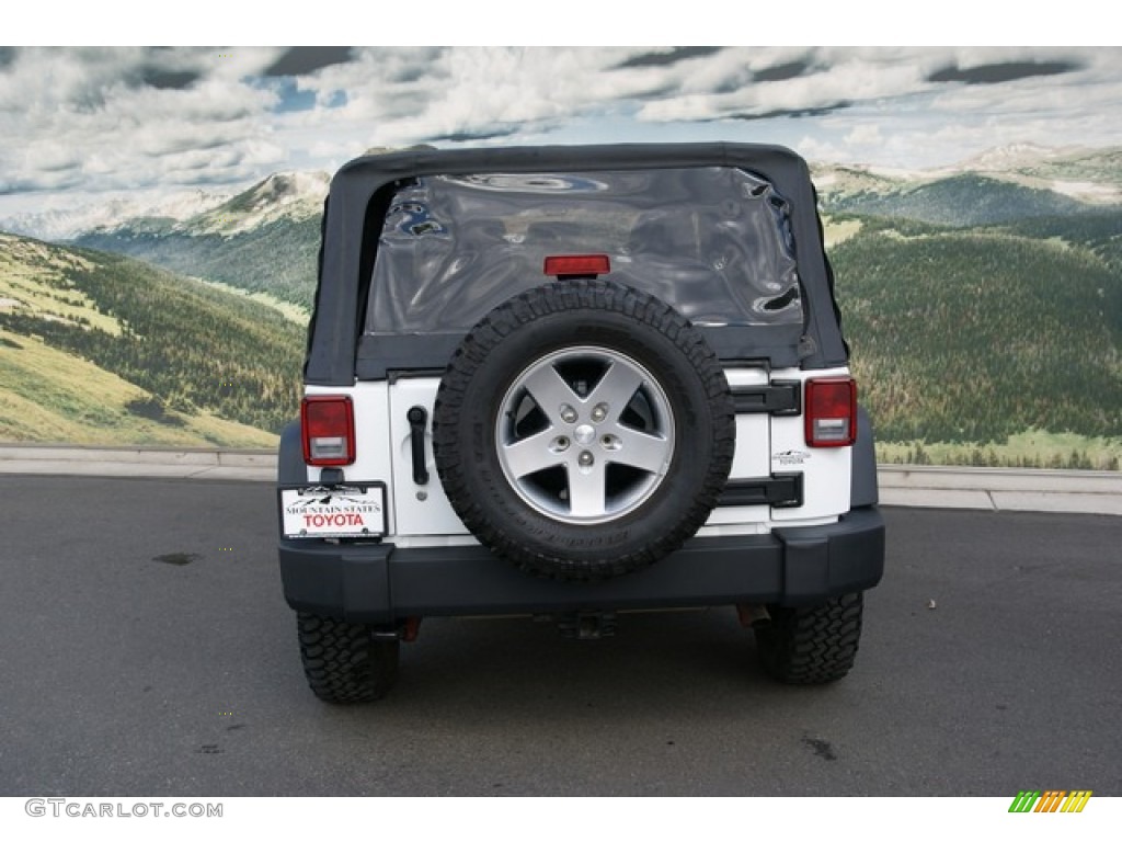 2011 Wrangler Rubicon 4x4 - Bright White / Black photo #8