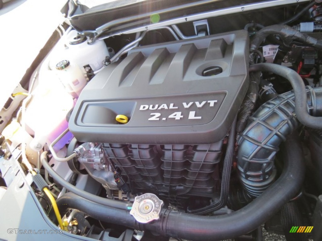 2013 Chrysler 200 LX Sedan 2.4 Liter DOHC 16-Valve Dual VVT 4 Cylinder Engine Photo #71732112