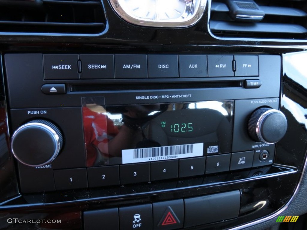 2013 Chrysler 200 LX Sedan Audio System Photo #71732132