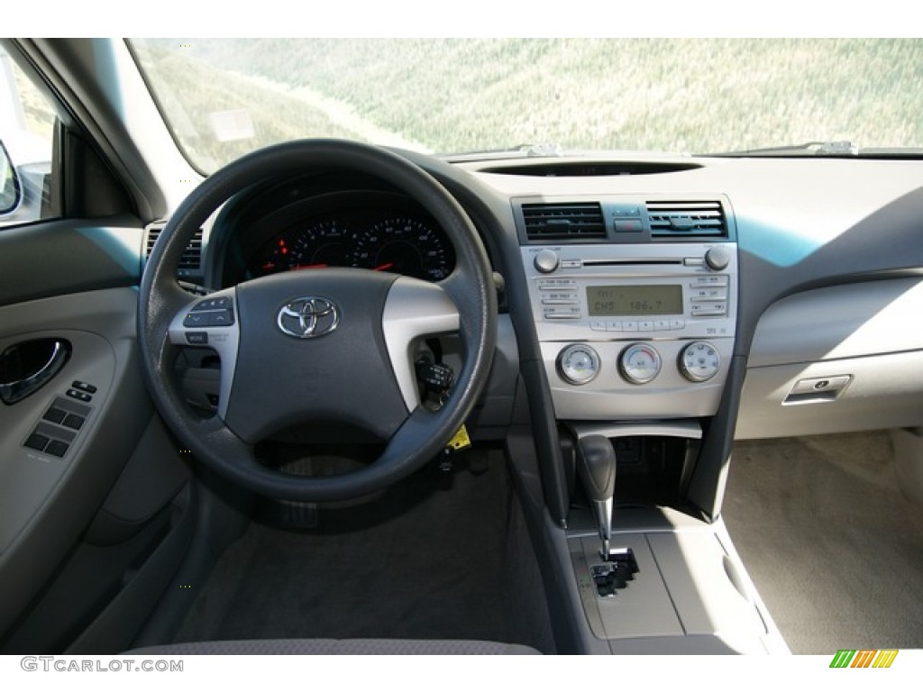 2010 Camry LE - Classic Silver Metallic / Ash Gray photo #10