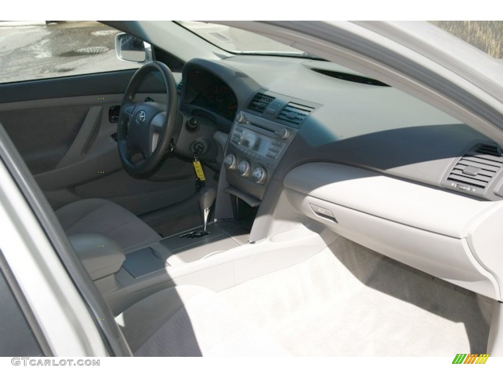 2010 Camry LE - Classic Silver Metallic / Ash Gray photo #12