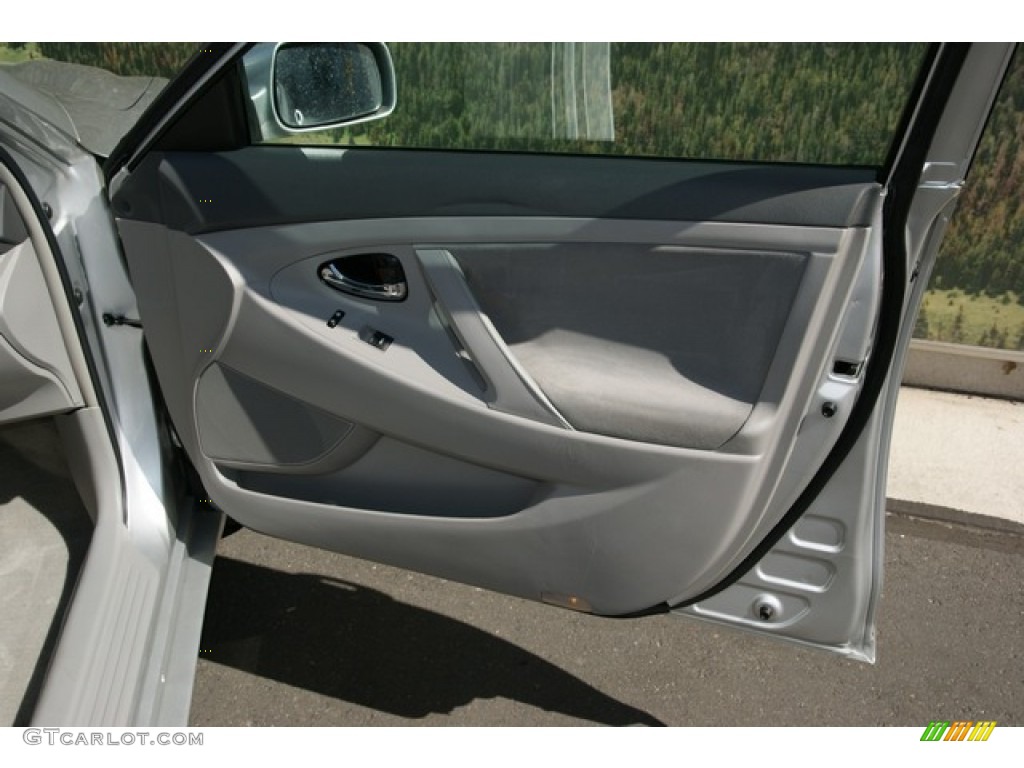 2010 Camry LE - Classic Silver Metallic / Ash Gray photo #16