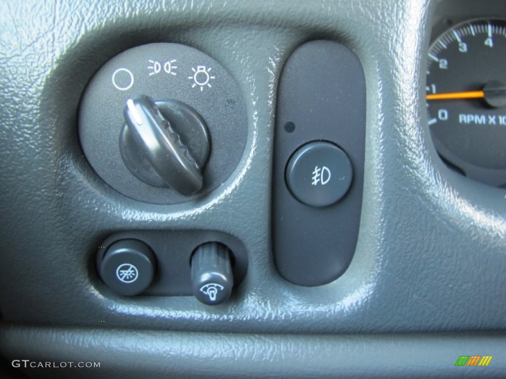 2002 Chevrolet TrailBlazer LTZ 4x4 Controls Photo #71737655