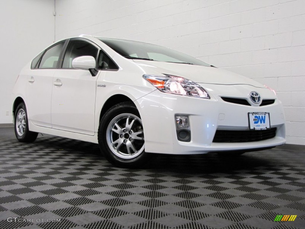 Blizzard White Pearl Toyota Prius