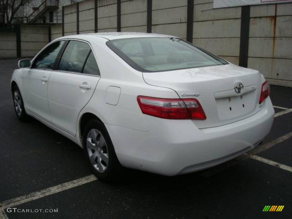 2008 Camry LE - Super White / Bisque photo #2