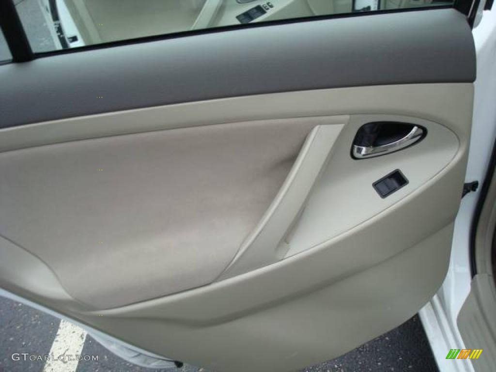 2008 Camry LE - Super White / Bisque photo #13