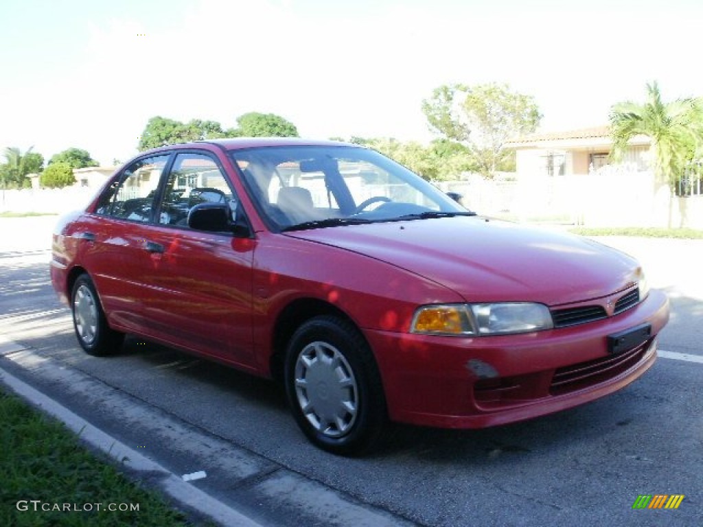 2001 Mirage ES Sedan - Phoenix Red / Gray photo #2