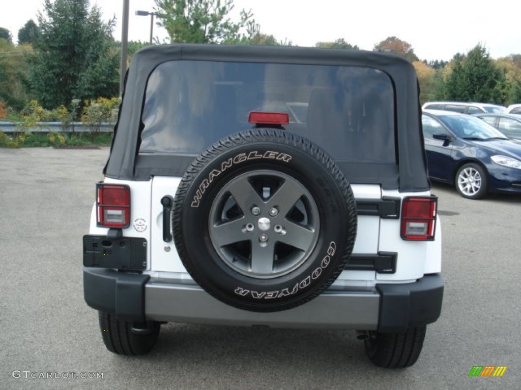 2012 Wrangler Oscar Mike Freedom Edition 4x4 - Bright White / Freedom Edition Black Tectonic/Quick Silver Accent photo #7