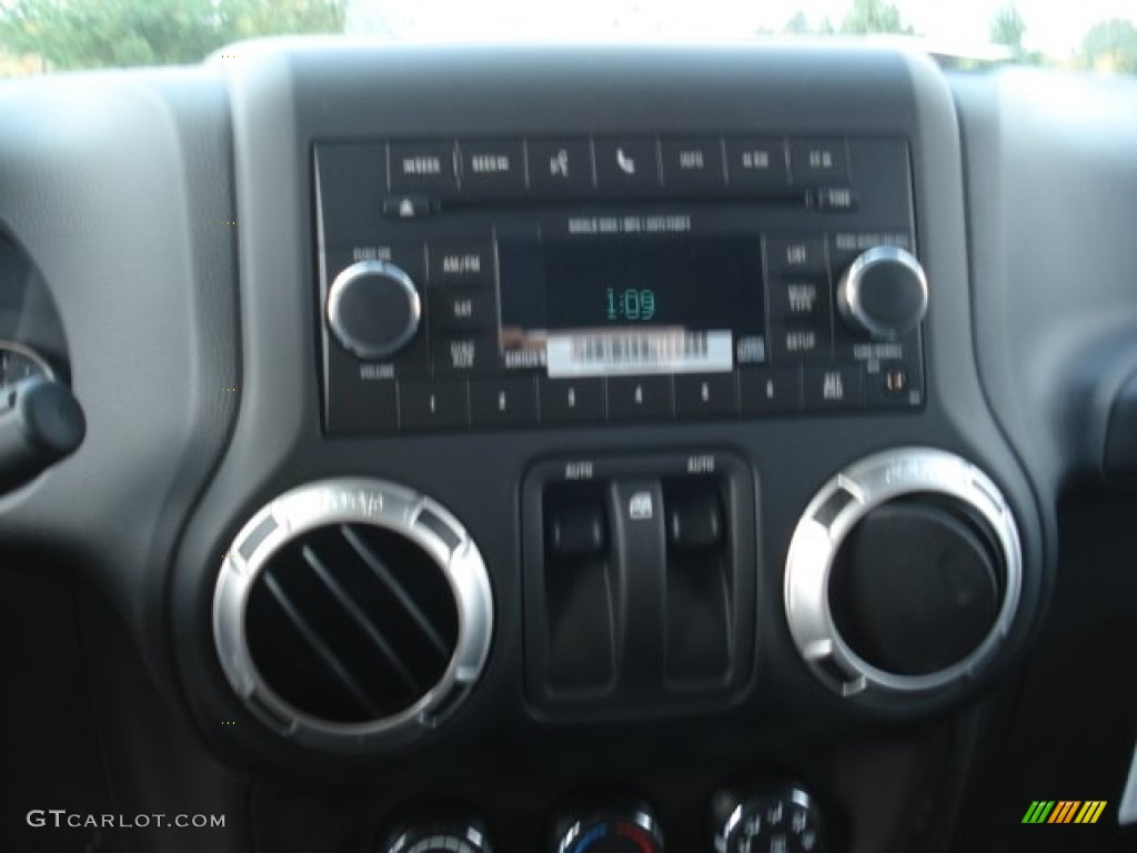 2012 Wrangler Oscar Mike Freedom Edition 4x4 - Bright White / Freedom Edition Black Tectonic/Quick Silver Accent photo #14