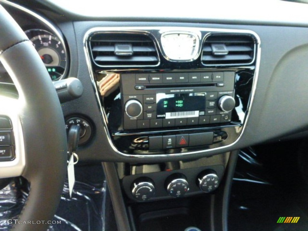 2013 200 Touring Sedan - Tungsten Metallic / Black photo #18