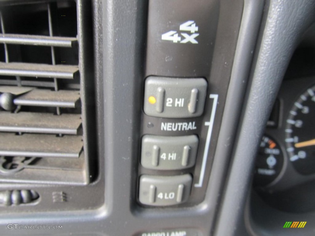 2002 Chevrolet Silverado 2500 LS Extended Cab 4x4 Controls Photo #71753664