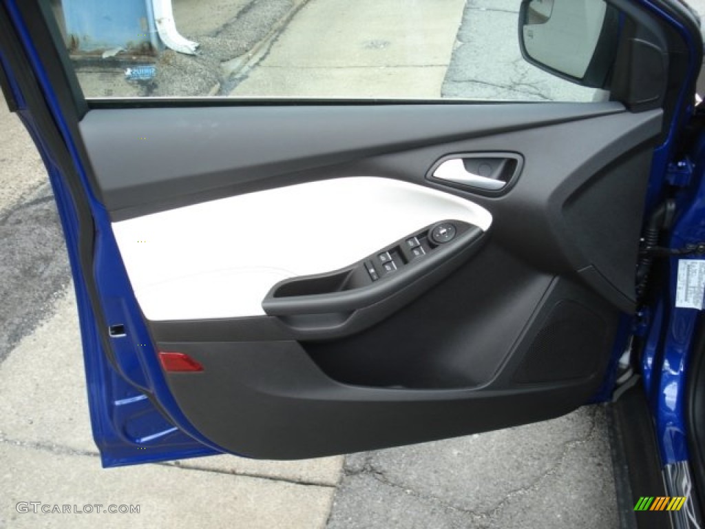 2013 Ford Focus Titanium Hatchback Arctic White Door Panel Photo #71759067