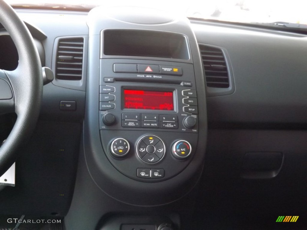2013 Kia Soul 1.6 Controls Photo #71759172