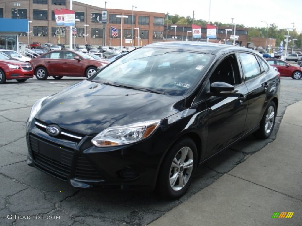 2013 Focus SE Sedan - Tuxedo Black / Charcoal Black photo #4