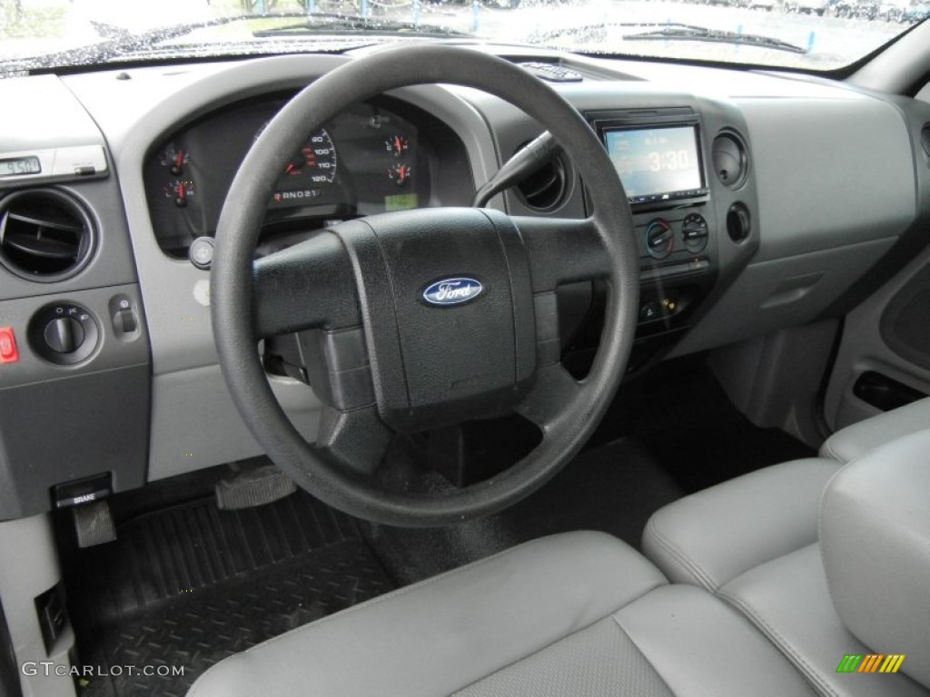 Medium Flint Grey Interior 2005 Ford F150 XL Regular Cab Photo #71764665