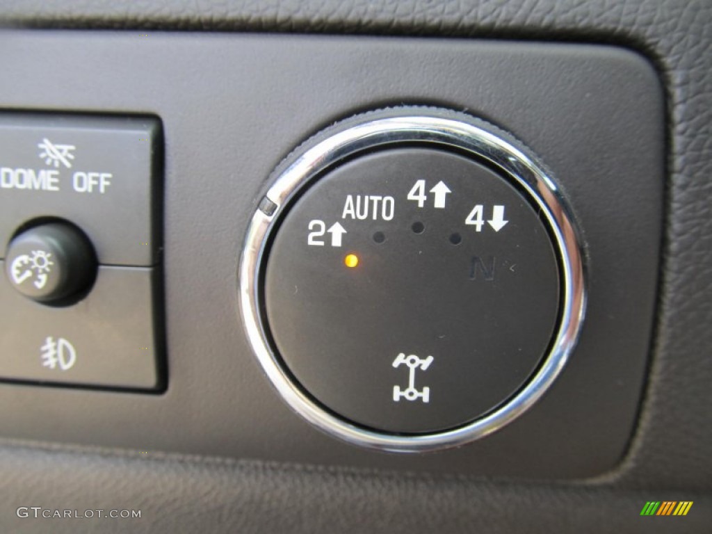 2013 Chevrolet Avalanche LS 4x4 Black Diamond Edition Controls Photo #71774337