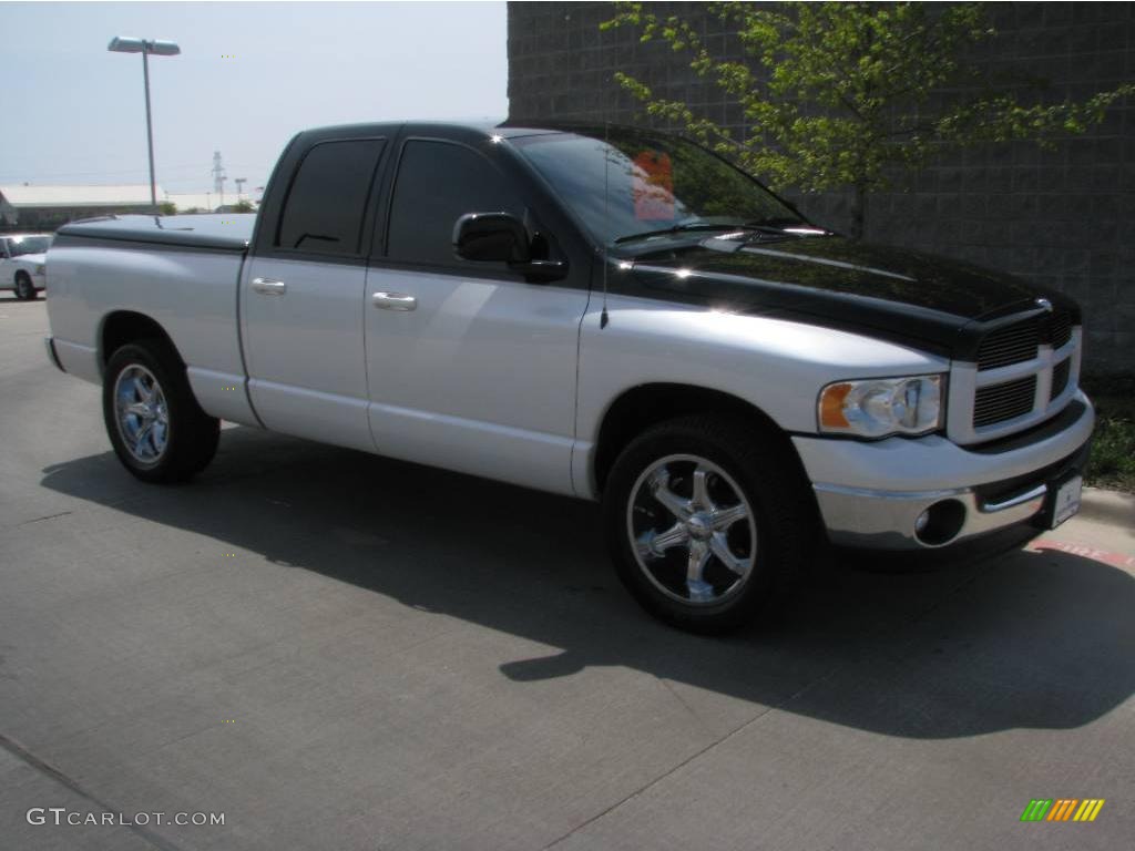 2005 Ram 1500 SLT Quad Cab - Bright White / Dark Slate Gray photo #2