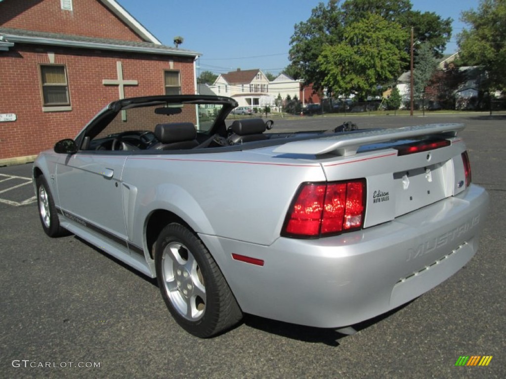 2002 Mustang V6 Convertible - Satin Silver Metallic / Dark Charcoal photo #6