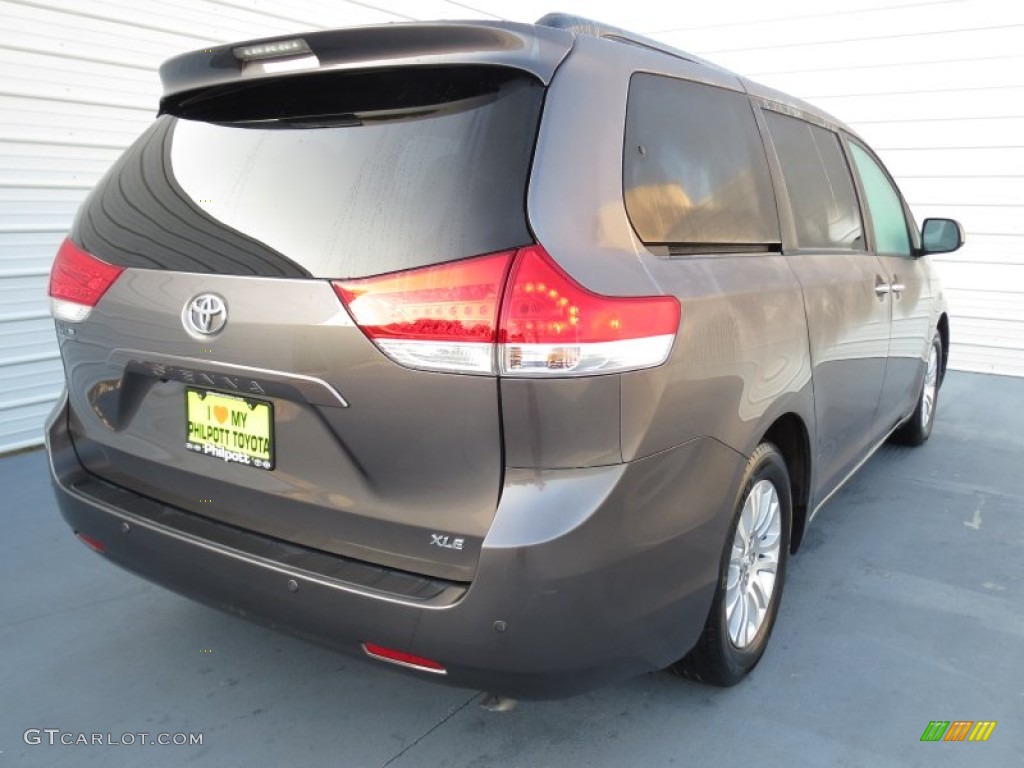 2011 Sienna XLE - Predawn Gray Mica / Light Gray photo #3