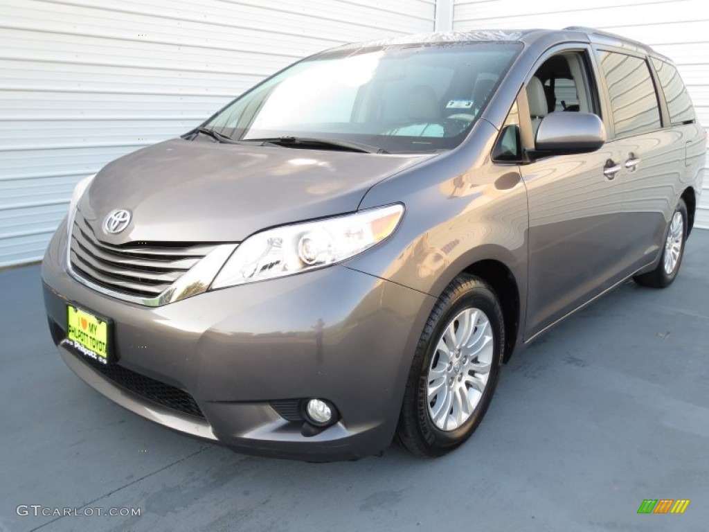 2011 Sienna XLE - Predawn Gray Mica / Light Gray photo #6