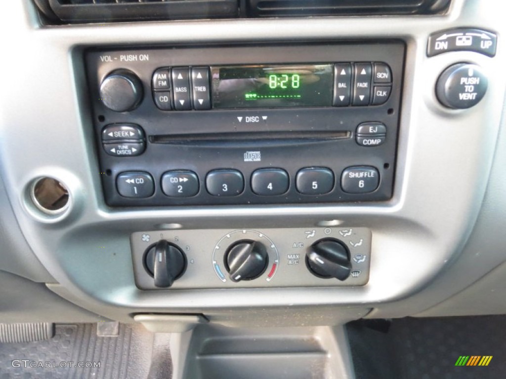 2005 Ford Explorer Sport Trac XLS Audio System Photos