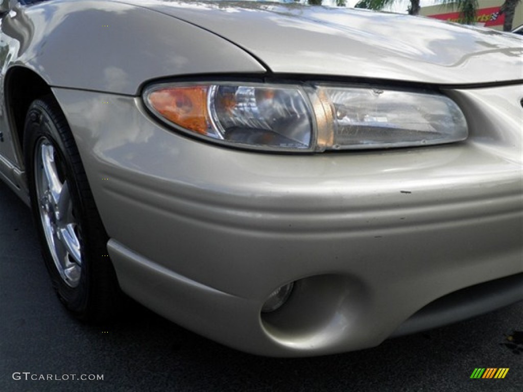 2003 Grand Prix GTP Sedan - Champagne Beige Metallic / Dark Taupe photo #2