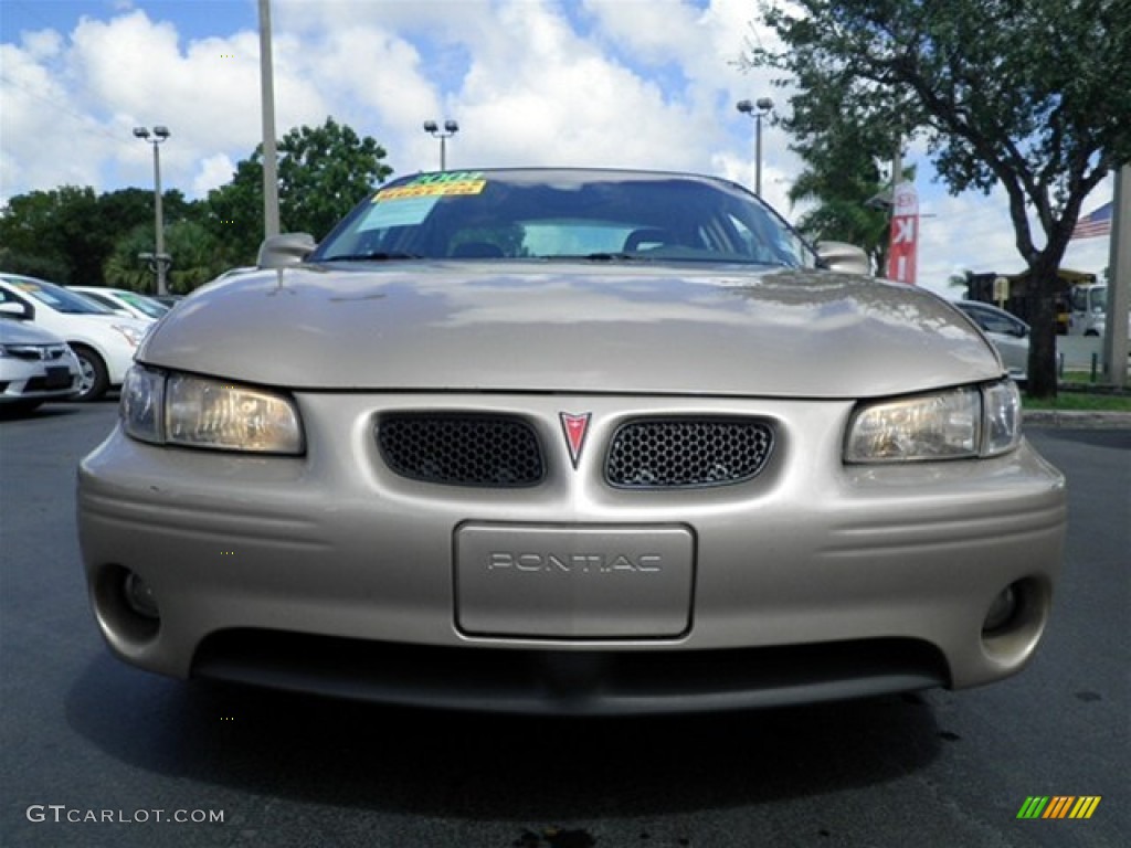 2003 Grand Prix GTP Sedan - Champagne Beige Metallic / Dark Taupe photo #3