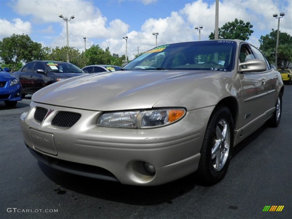 2003 Grand Prix GTP Sedan - Champagne Beige Metallic / Dark Taupe photo #7