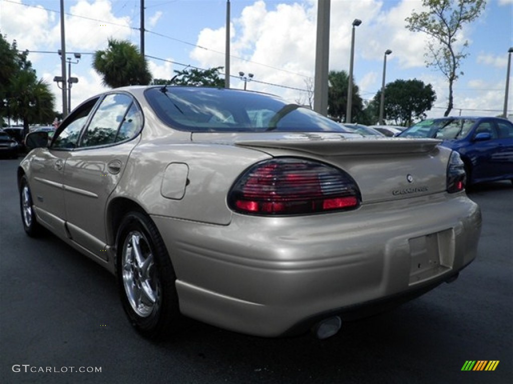2003 Grand Prix GTP Sedan - Champagne Beige Metallic / Dark Taupe photo #9