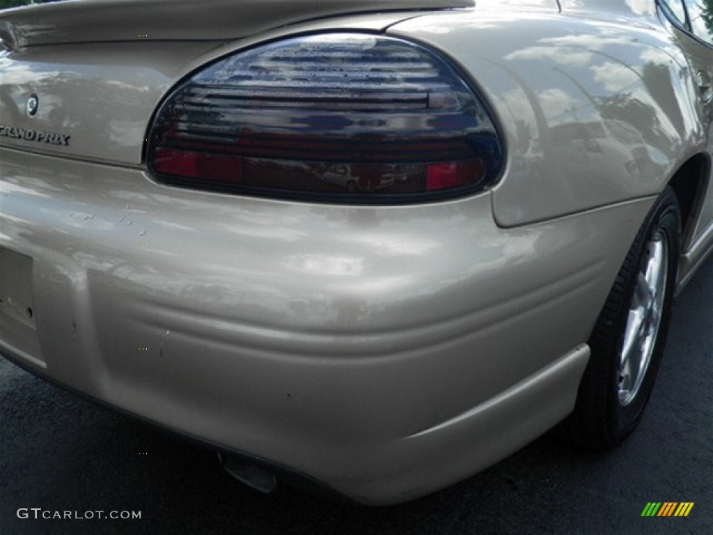 2003 Grand Prix GTP Sedan - Champagne Beige Metallic / Dark Taupe photo #15