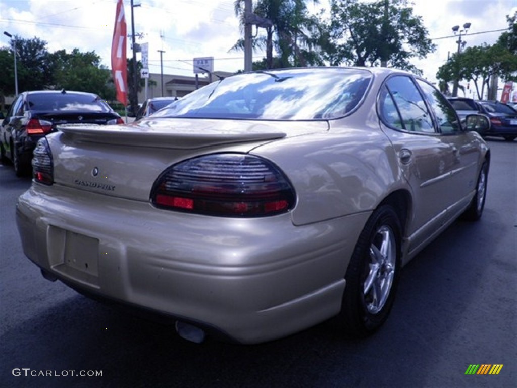 2003 Grand Prix GTP Sedan - Champagne Beige Metallic / Dark Taupe photo #16