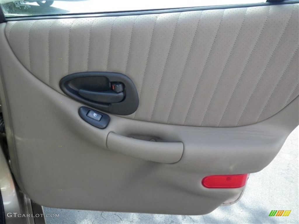 2003 Grand Prix GTP Sedan - Champagne Beige Metallic / Dark Taupe photo #21