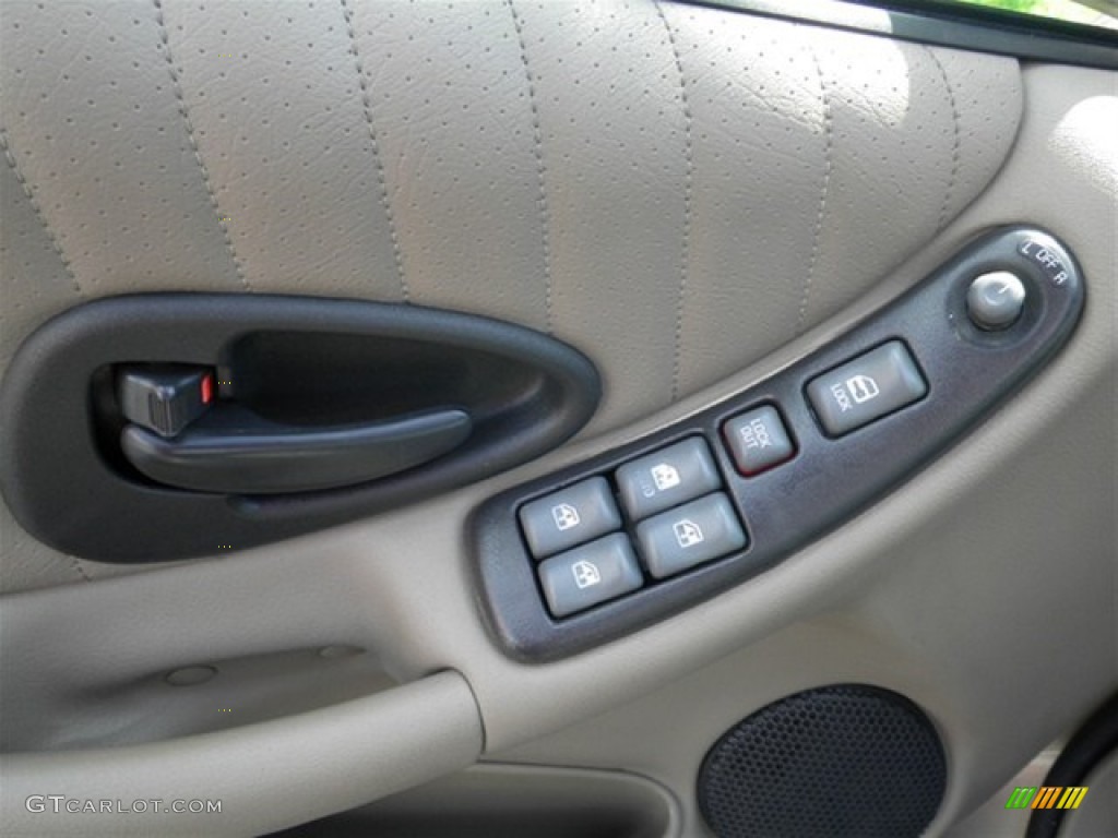 2003 Grand Prix GTP Sedan - Champagne Beige Metallic / Dark Taupe photo #26