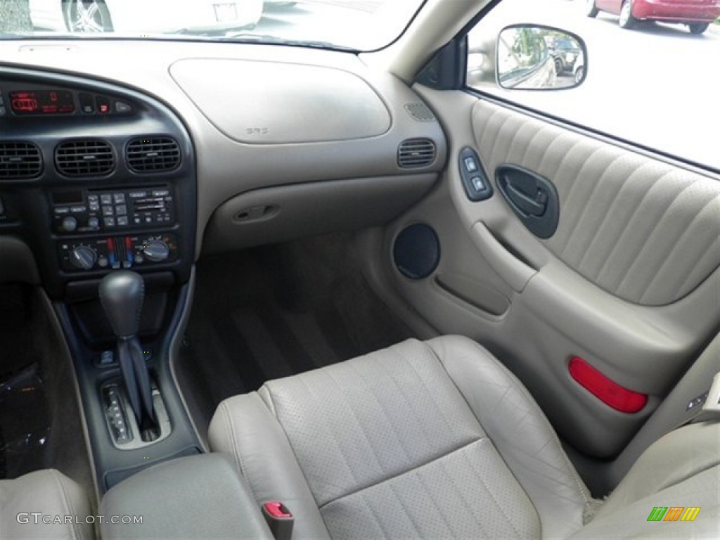 2003 Grand Prix GTP Sedan - Champagne Beige Metallic / Dark Taupe photo #31