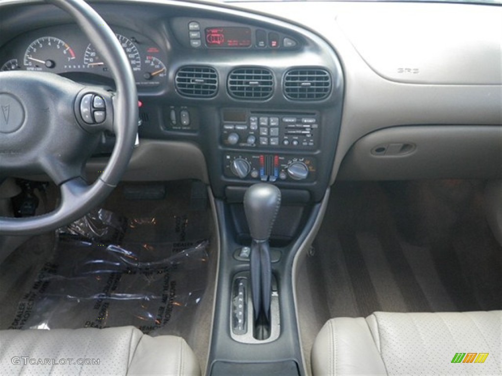 2003 Grand Prix GTP Sedan - Champagne Beige Metallic / Dark Taupe photo #35