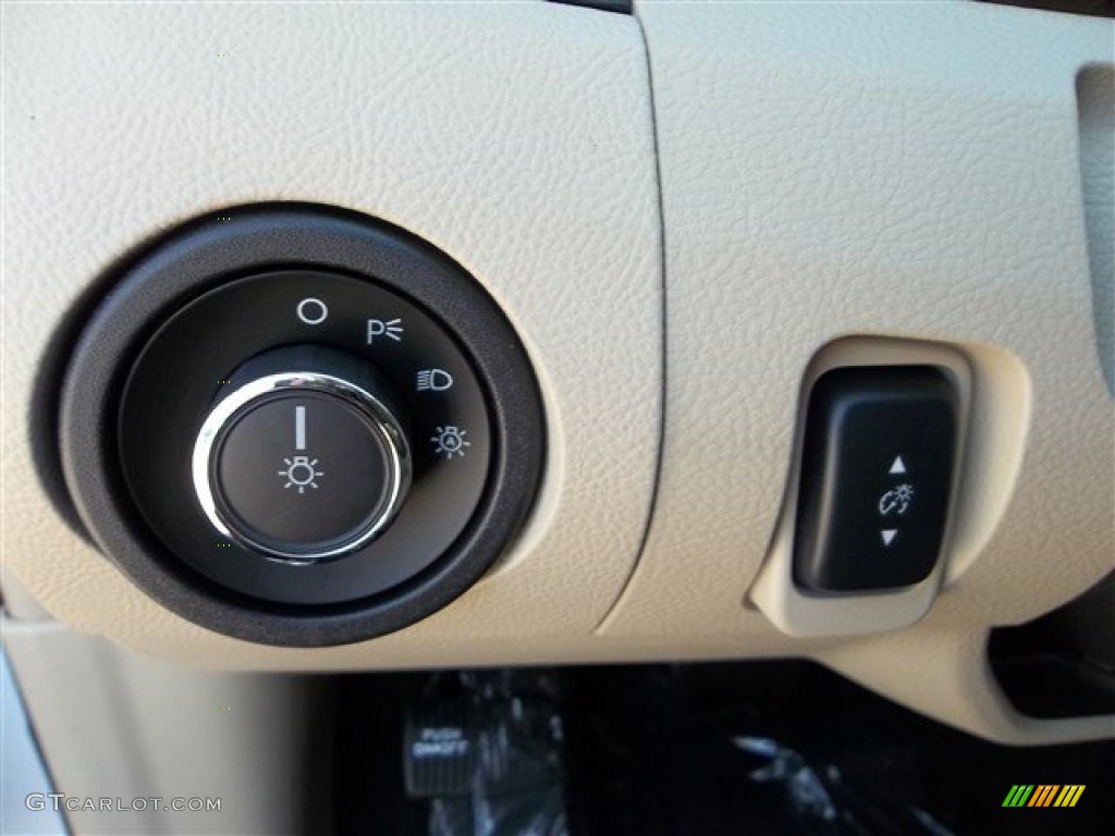 2013 Ford Taurus Limited Controls Photo #71784615