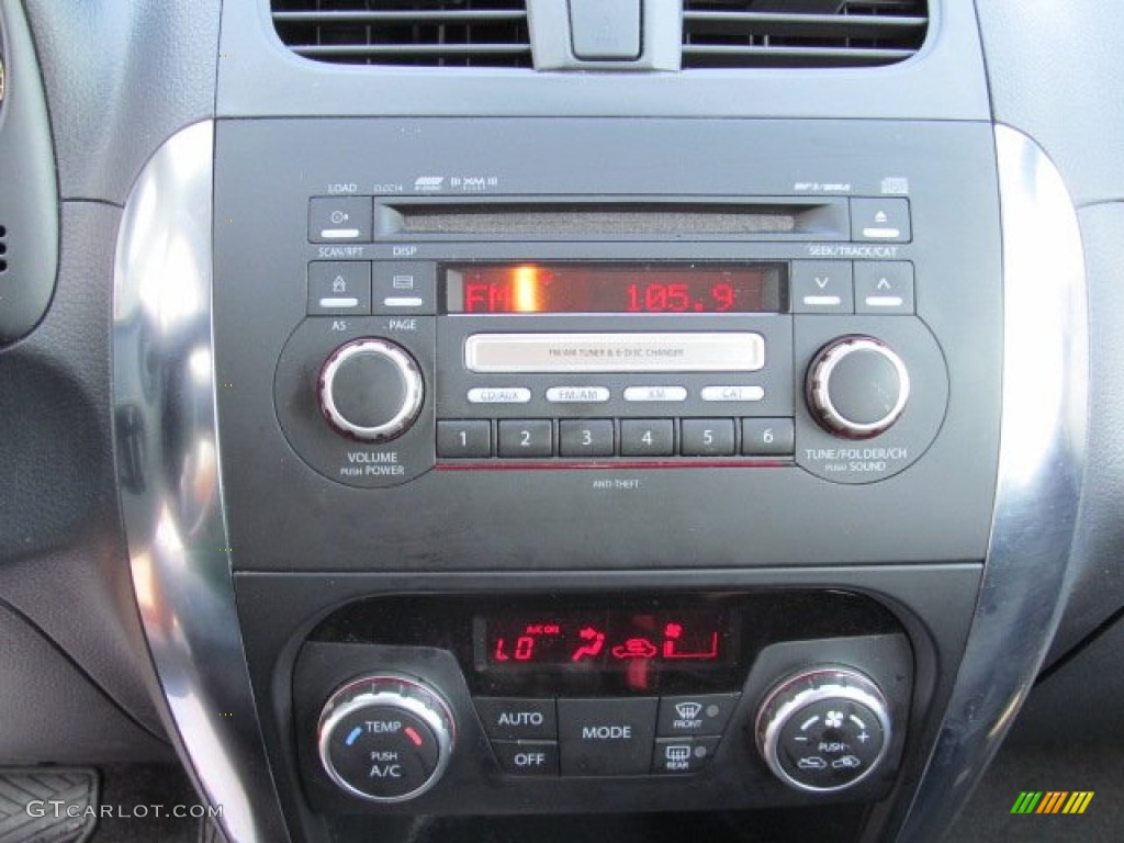 2010 Suzuki SX4 Crossover Technology AWD Controls Photos