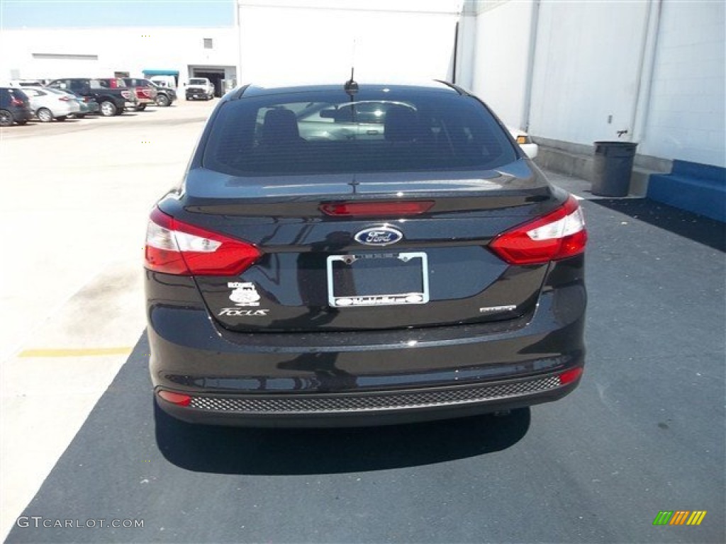 2013 Focus S Sedan - Tuxedo Black / Charcoal Black photo #4