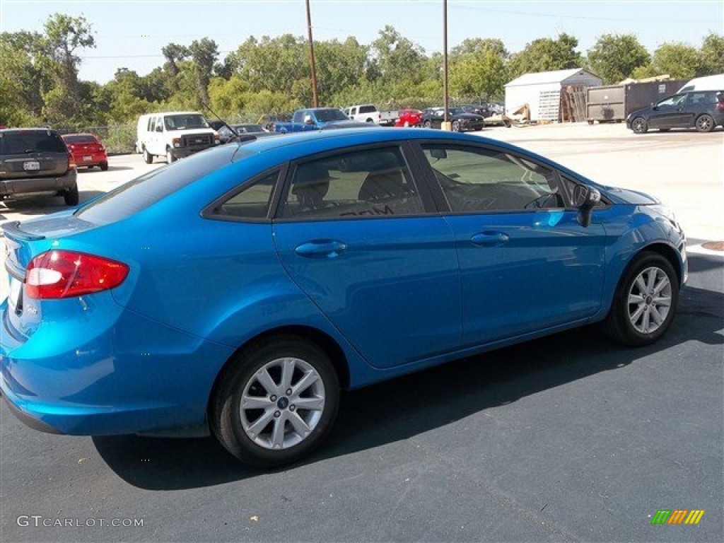 2013 Fiesta SE Sedan - Blue Candy / Charcoal Black/Light Stone photo #9