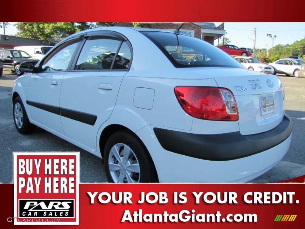 2006 Rio Sedan - White / Gray photo #2