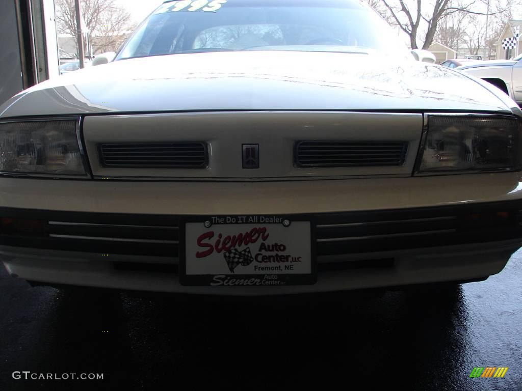 1993 Eighty-Eight Royale - Bright White / Gray photo #5