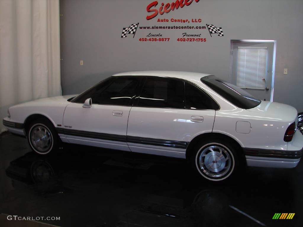 1993 Eighty-Eight Royale - Bright White / Gray photo #11