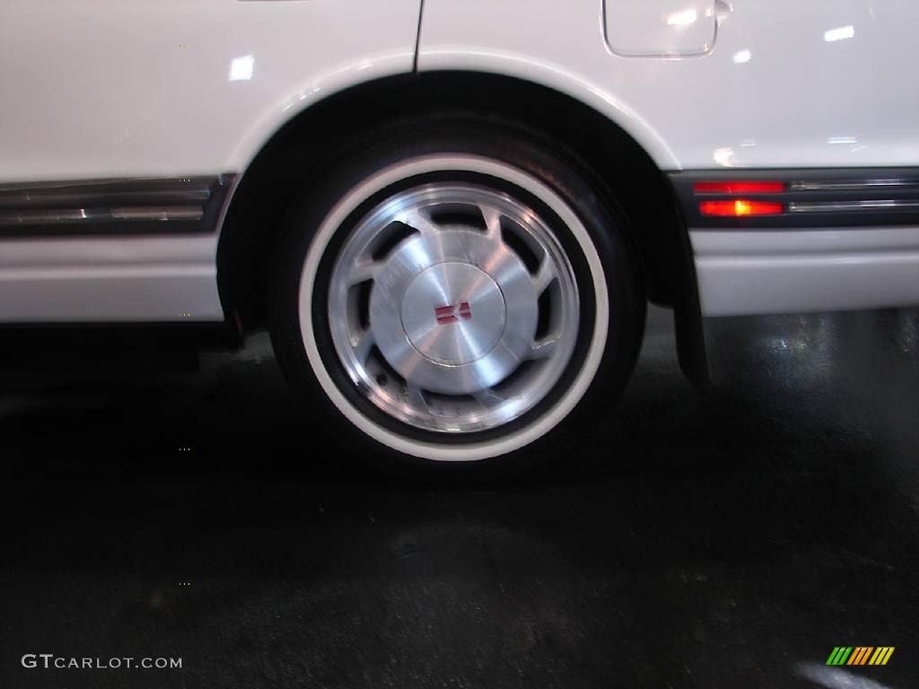 1993 Eighty-Eight Royale - Bright White / Gray photo #15